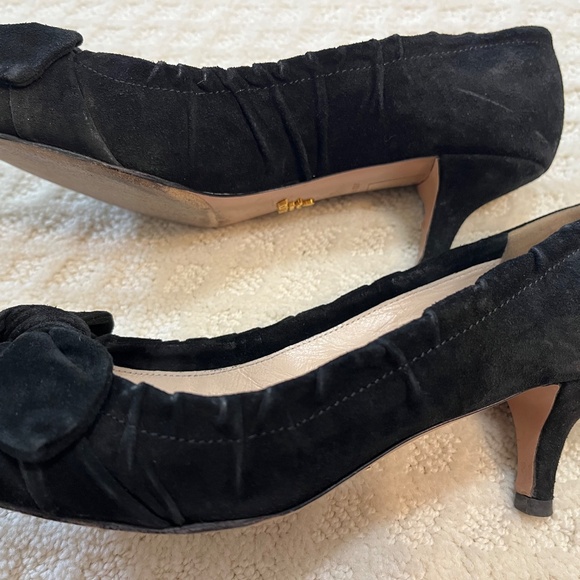 Prada black suede kitten heel pumps with bow detail - Picture 3 of 9